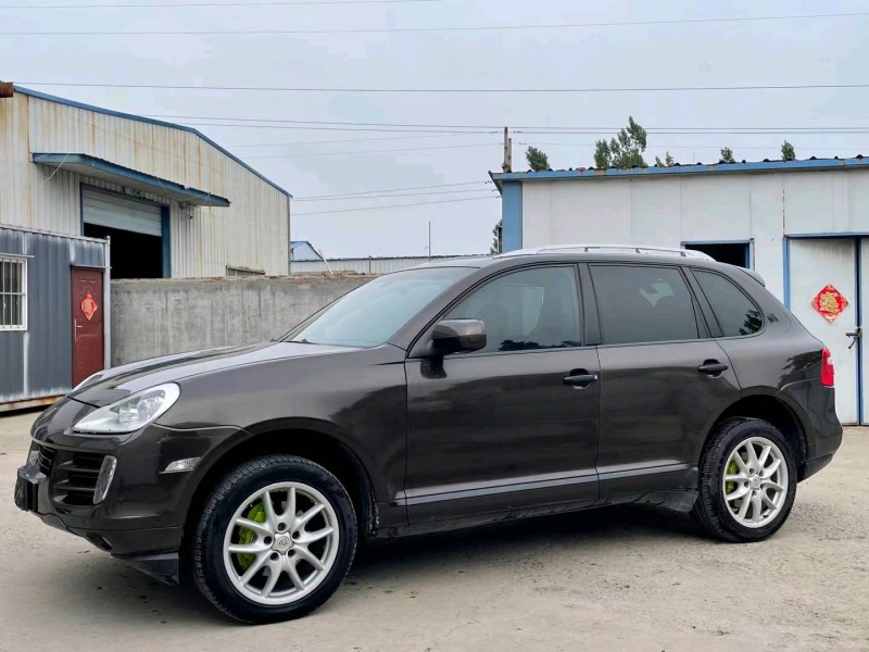 济宁10年保时捷卡宴3