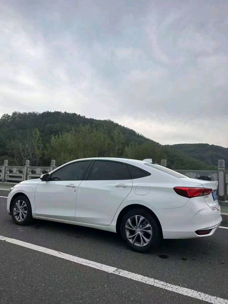 东营23年别克威朗8