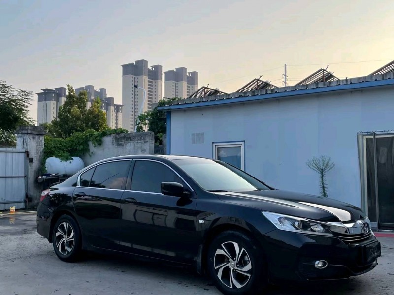 济宁18年本田雅阁2