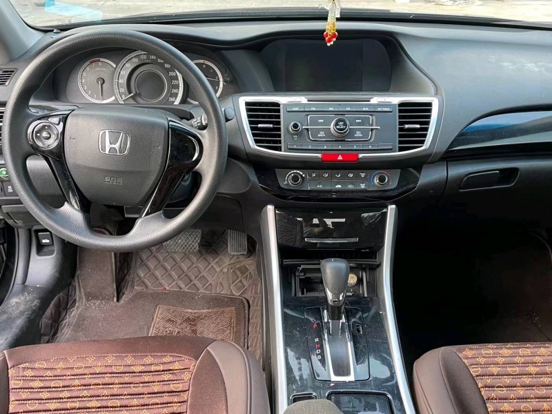 济宁18年本田雅阁4