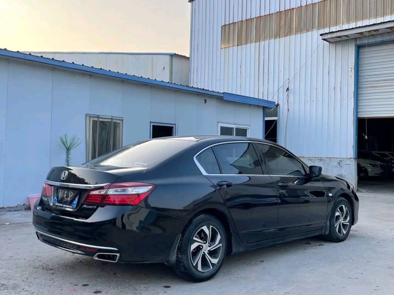 济宁18年本田雅阁8