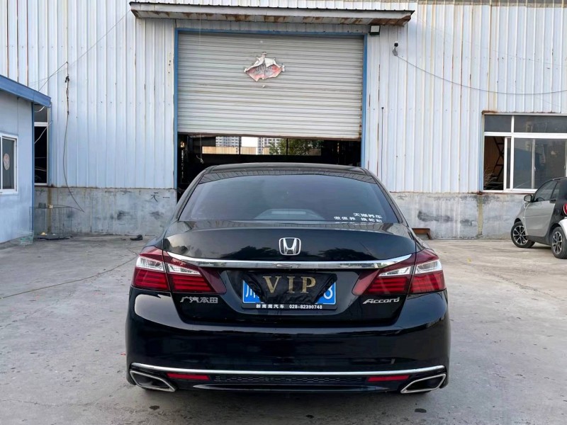 济宁18年本田雅阁9