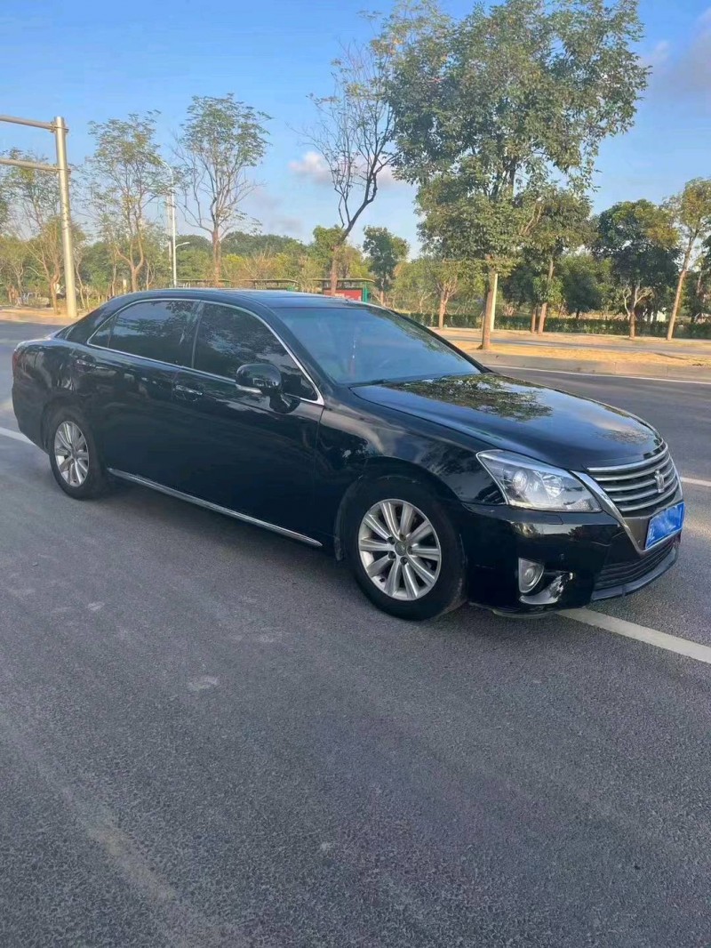 邯郸13年丰田皇冠2