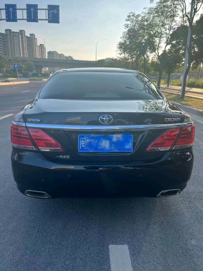 邯郸13年丰田皇冠5