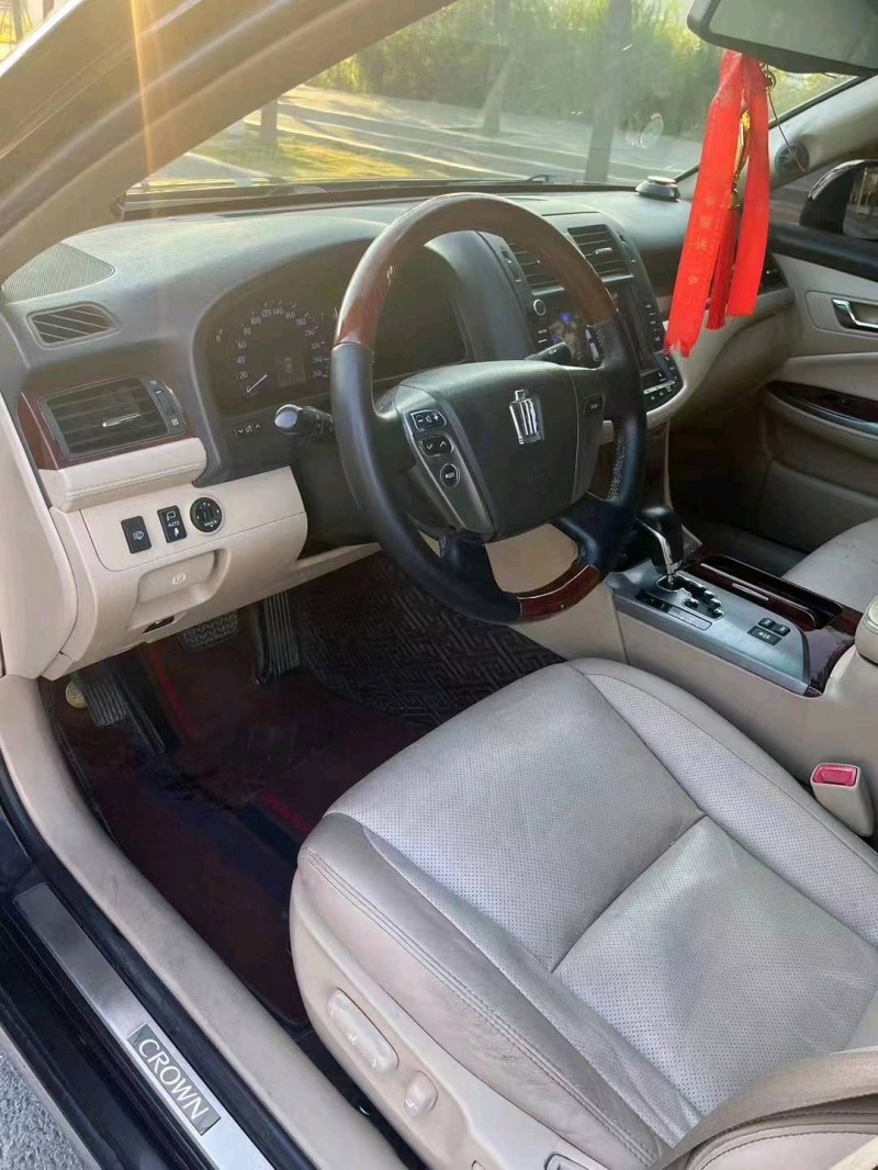 邯郸13年丰田皇冠8