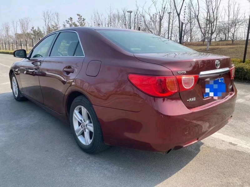 济宁12年丰田锐志8