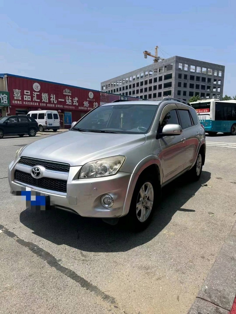 东营11年丰田RAV43