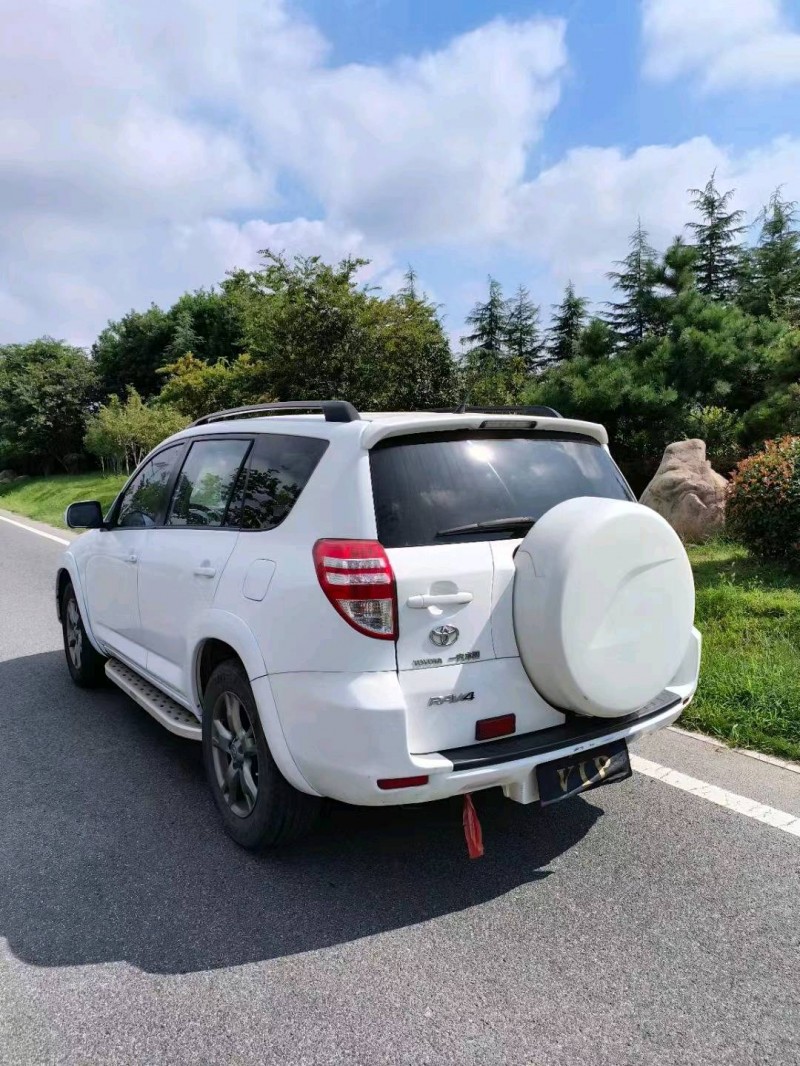 东营13年丰田RAV4荣放8