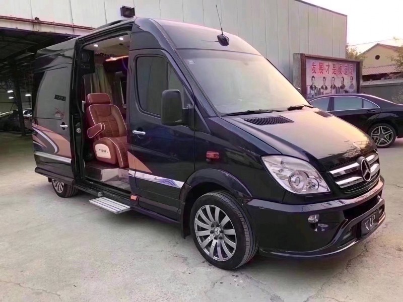 济宁14年奔驰斯宾特2