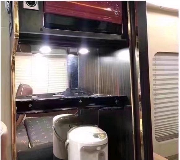 济宁14年奔驰斯宾特4