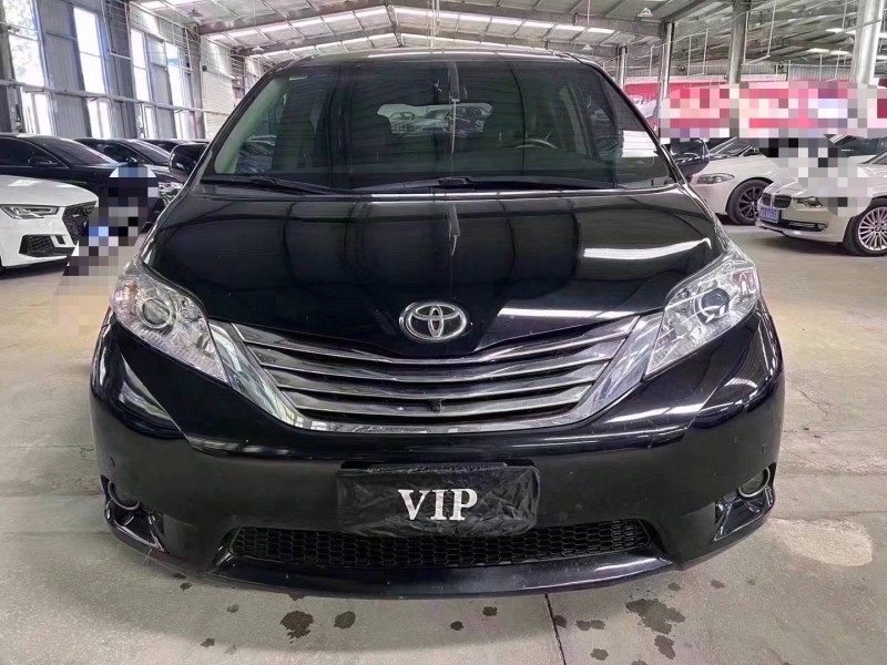 济宁18年丰田塞纳1