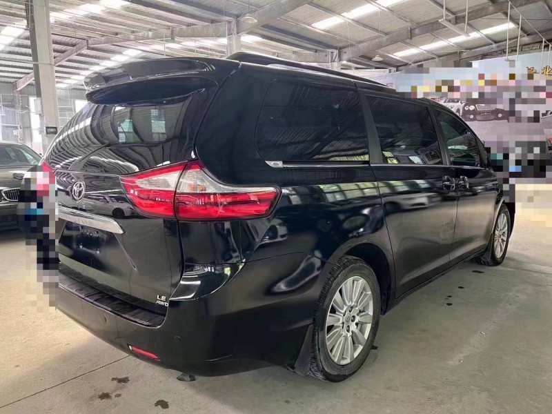 济宁18年丰田塞纳7