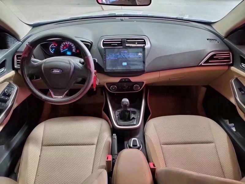 济宁17年福特福睿斯3