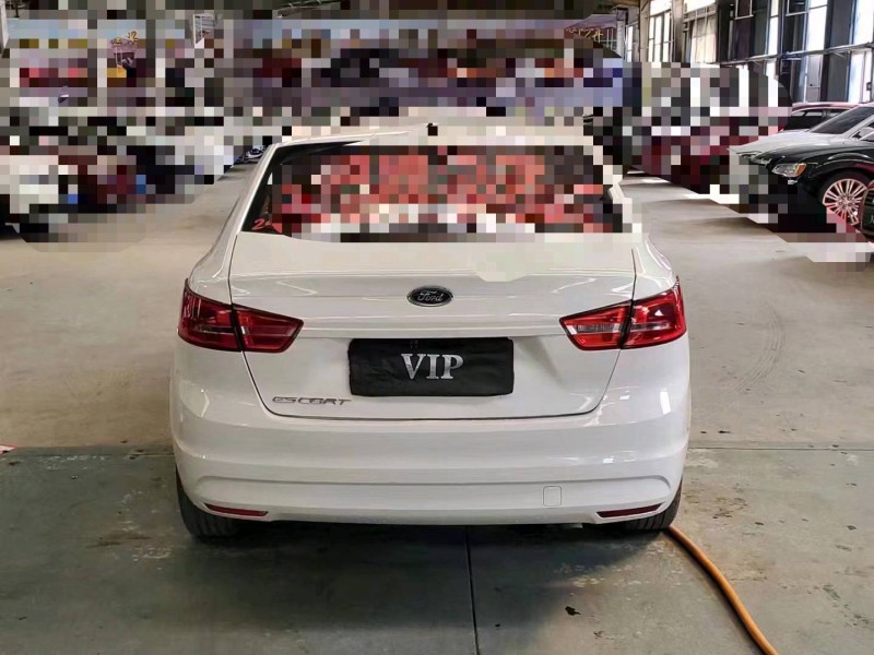 济宁17年福特福睿斯8