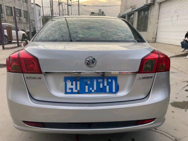 邢台14年别克凯越9