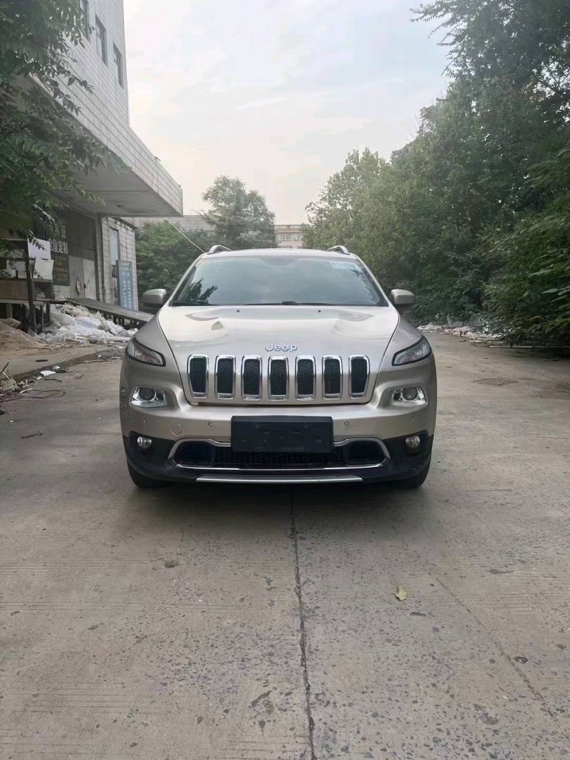 邢台15年Jeep自由光1