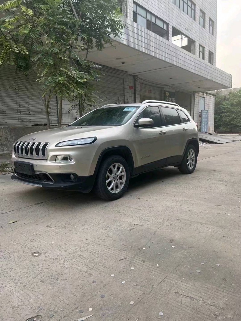 邢台15年Jeep自由光2