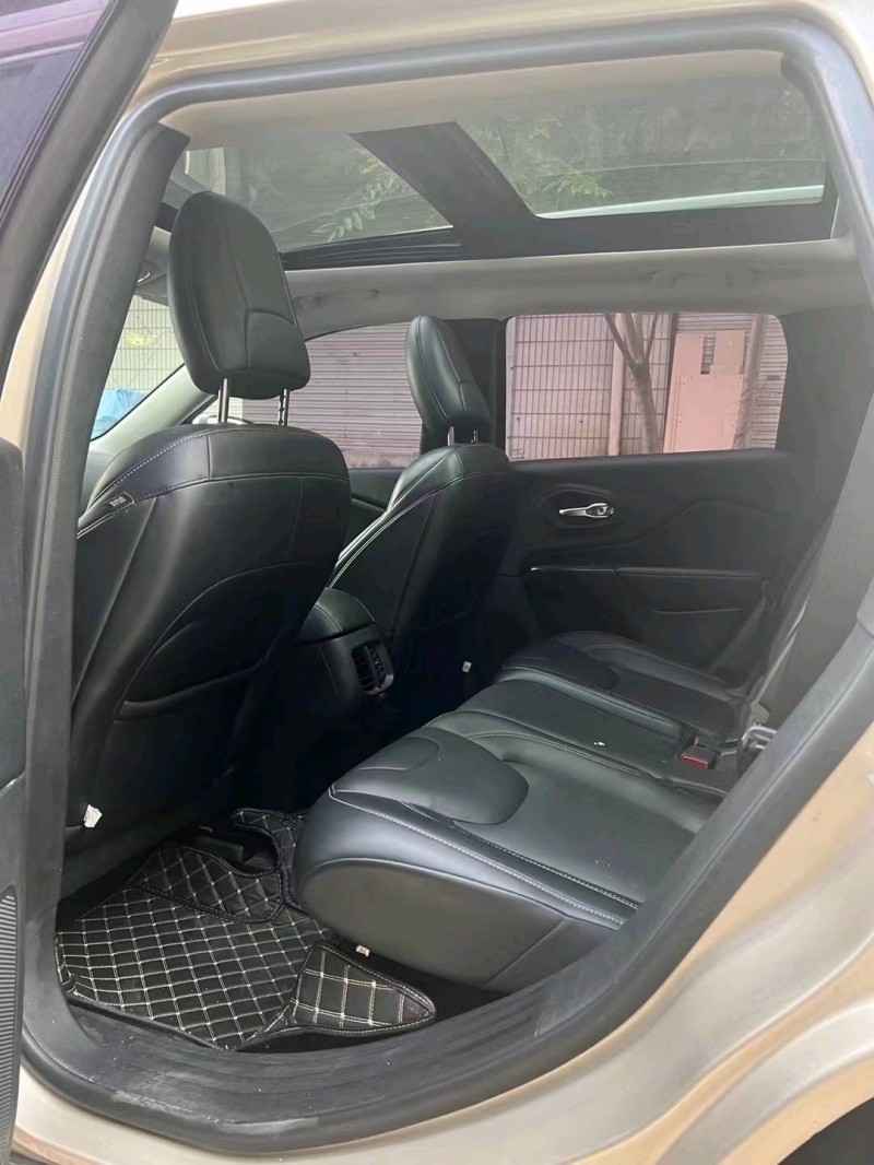 邢台15年Jeep自由光4