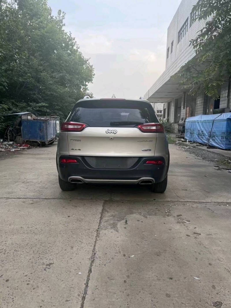 邢台15年Jeep自由光5