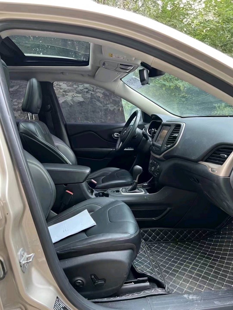 邢台15年Jeep自由光6