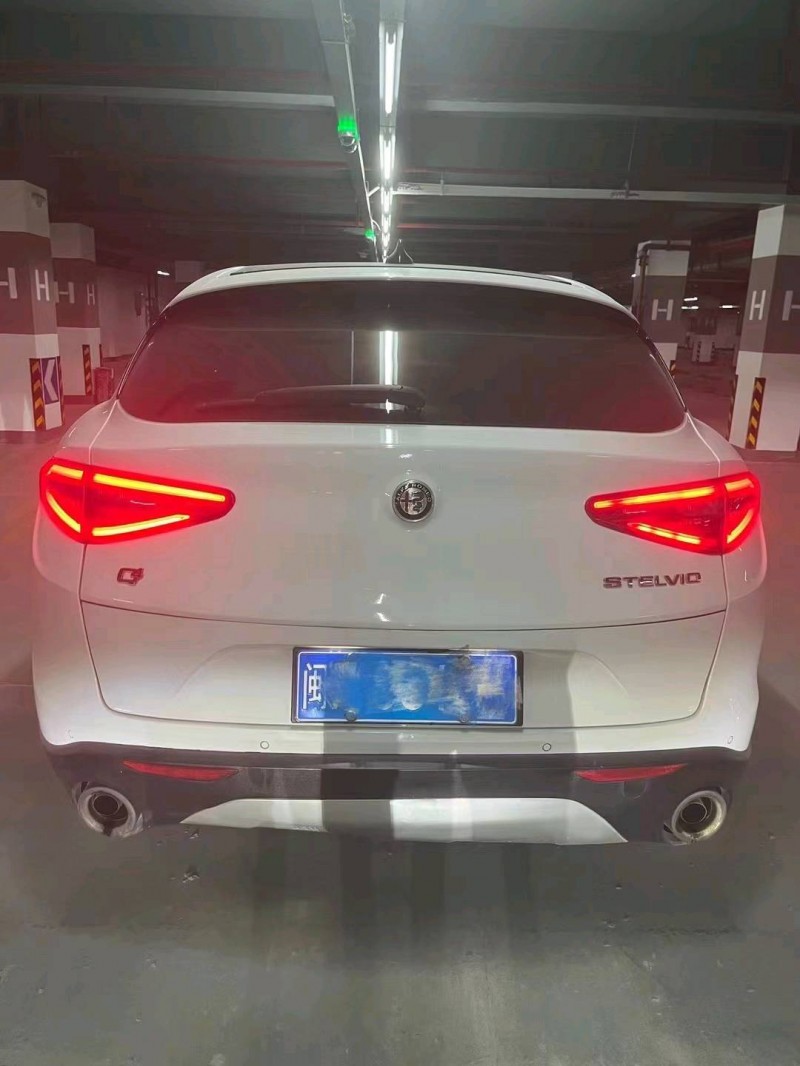 邯郸19年阿尔法·罗密欧Stelvio5