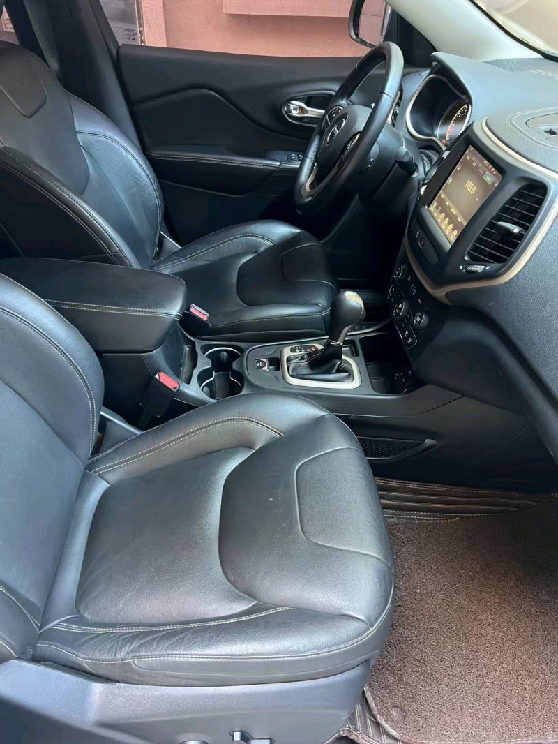 廊坊19年Jeep自由光4