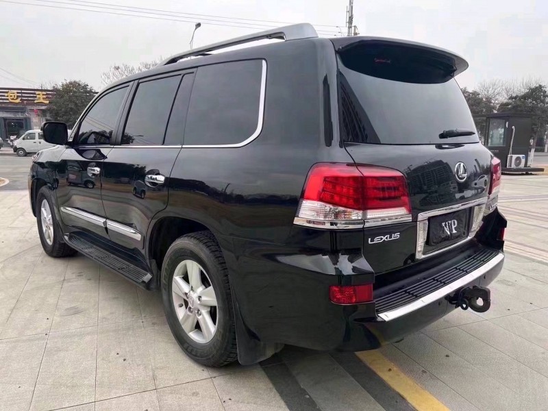 济宁15年雷克萨斯LX8