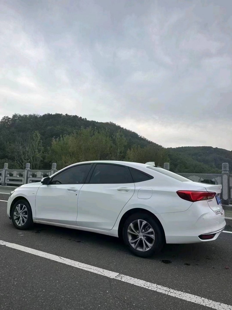 枣庄23年别克威朗8