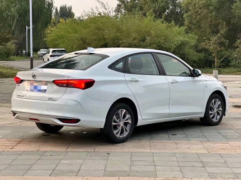 东营23年别克威朗9