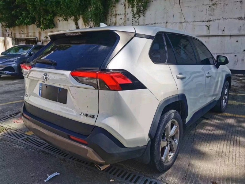 珠海20年丰田RAV4荣放8