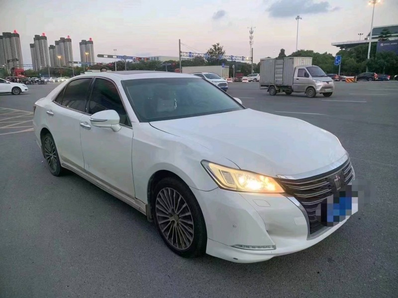 莆田18年丰田皇冠2