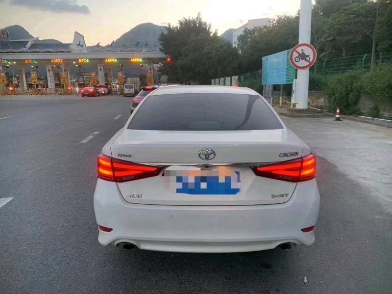 莆田18年丰田皇冠4