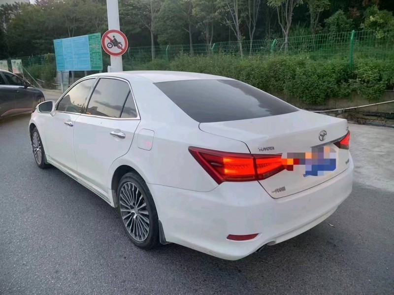 莆田18年丰田皇冠5