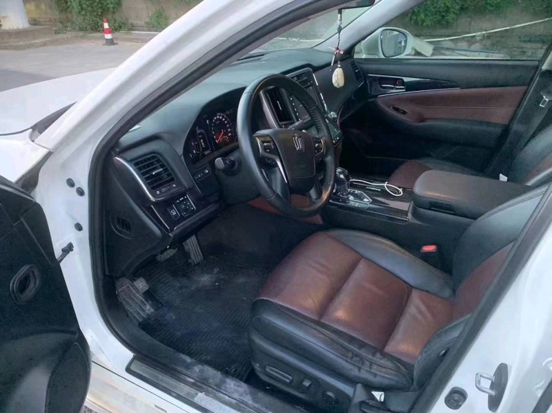 莆田18年丰田皇冠6