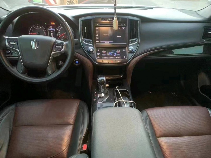 莆田18年丰田皇冠8