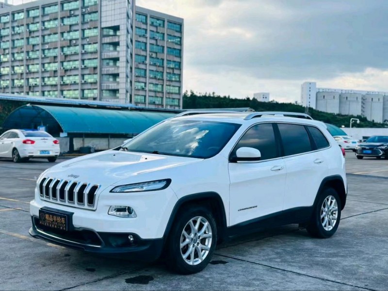 东莞17年Jeep自由光2