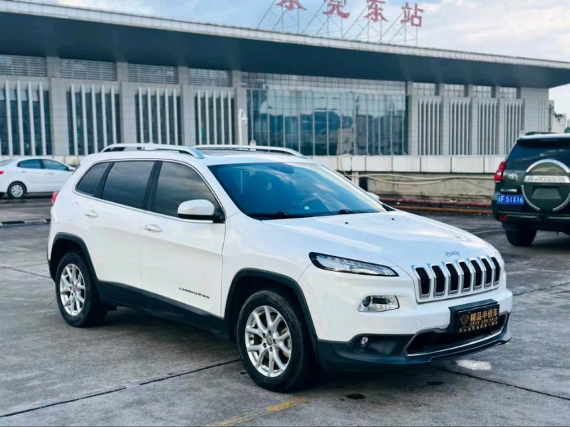 东莞17年Jeep自由光3