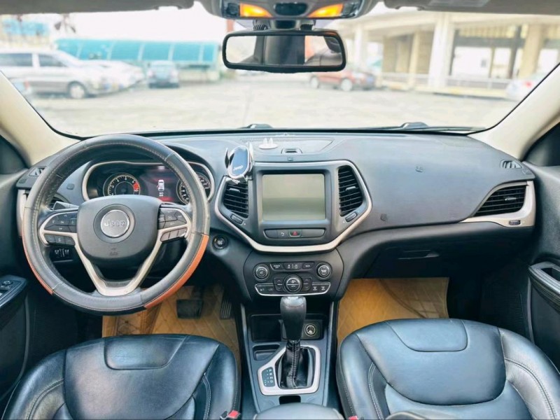 东莞17年Jeep自由光4