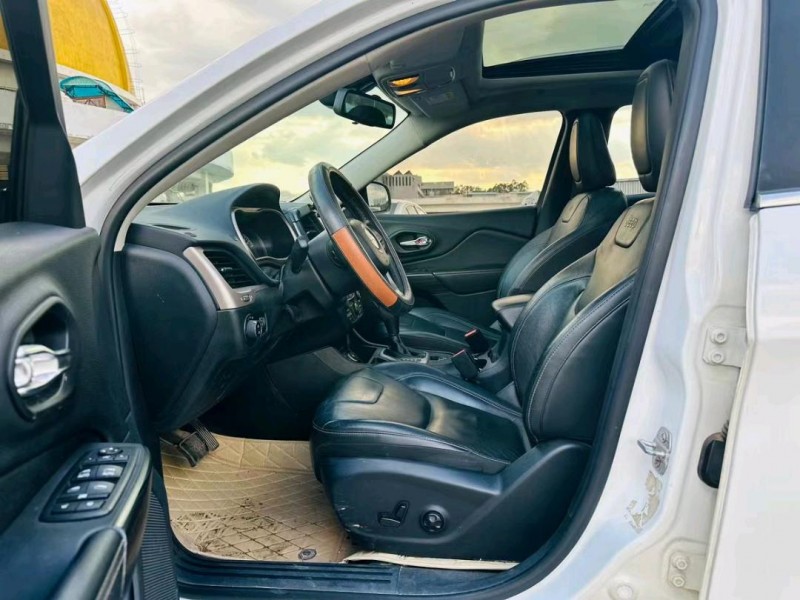 东莞17年Jeep自由光6