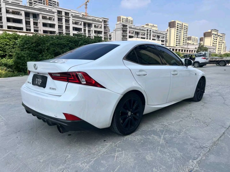 济宁16年雷克萨斯IS F7