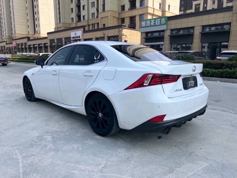 济宁16年雷克萨斯IS F8