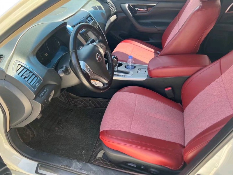 济宁17年日产天籁5