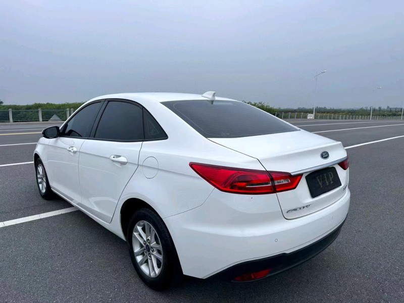 盐城20年福特福睿斯8