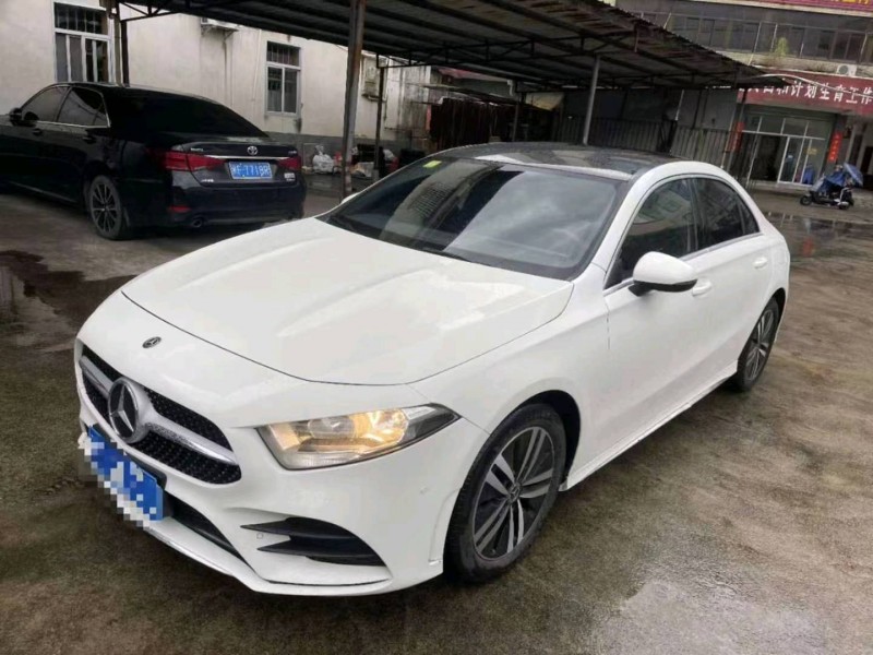 东营19年奔驰A2