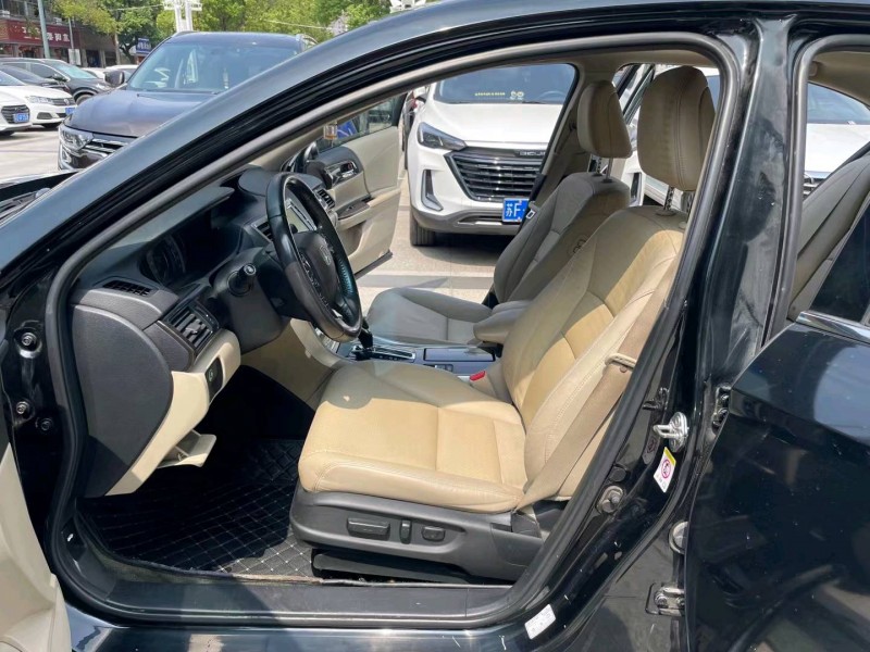 常州15年本田雅阁3