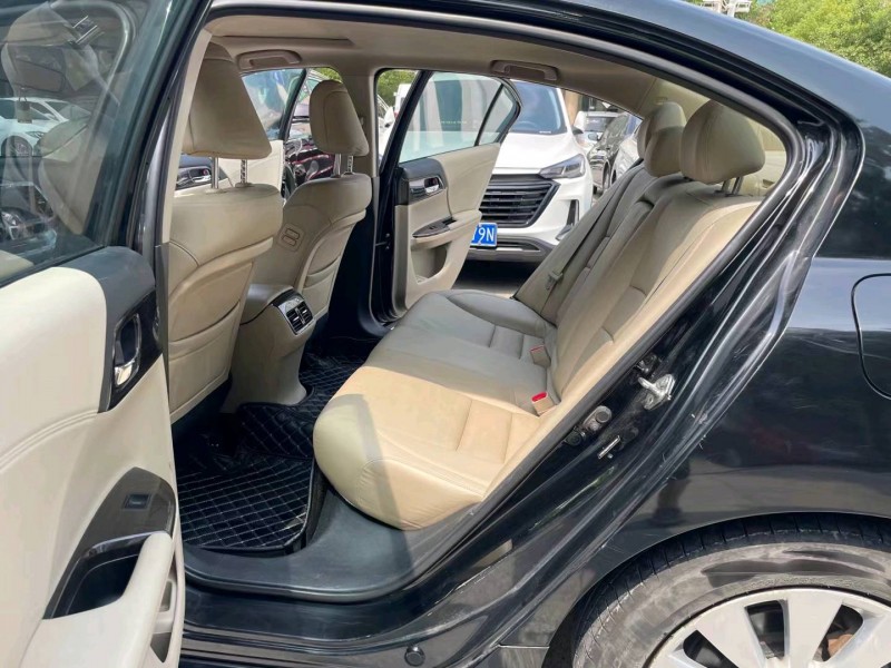 常州15年本田雅阁6