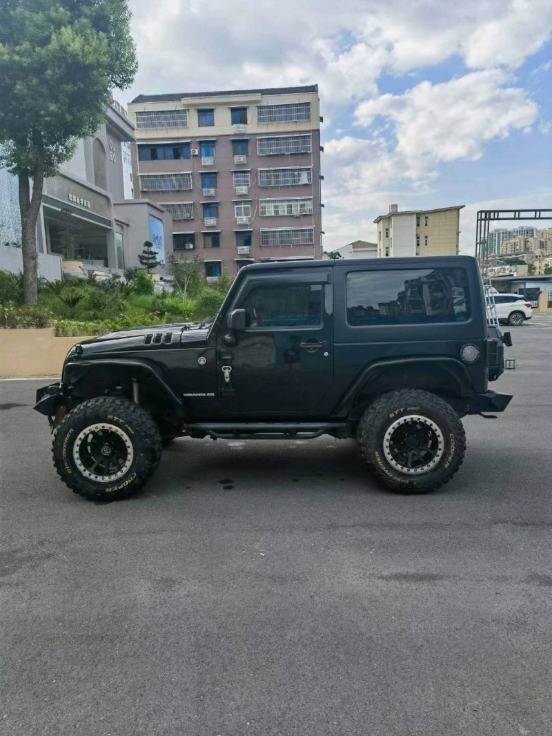 宜昌15年Jeep牧馬人5