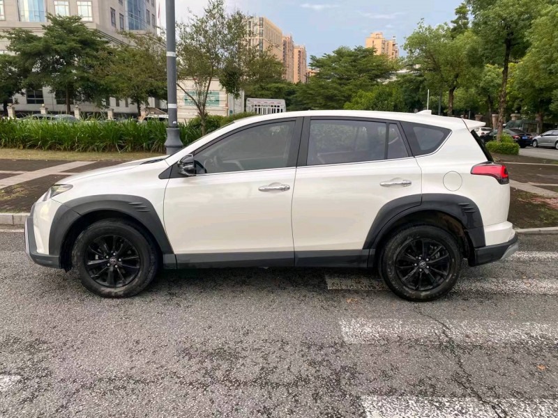 东莞19年丰田RAV4荣放3