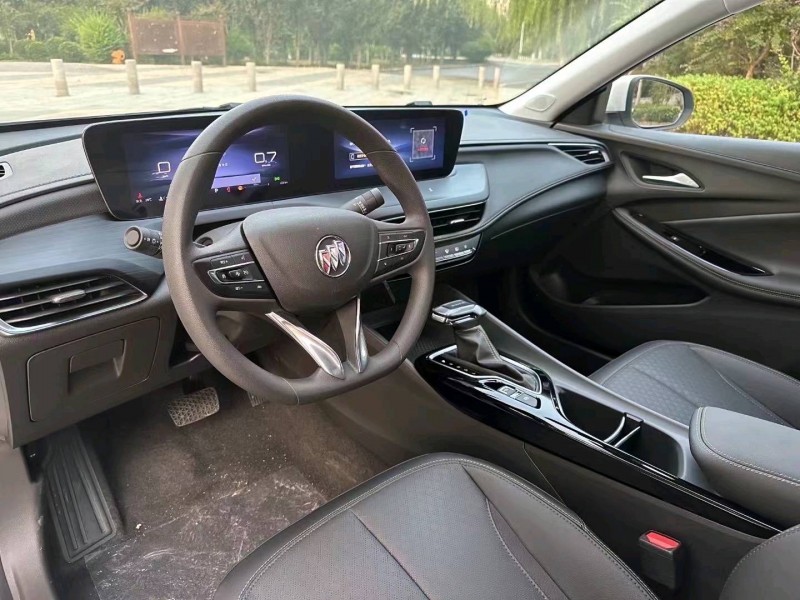 东营23年别克威朗8