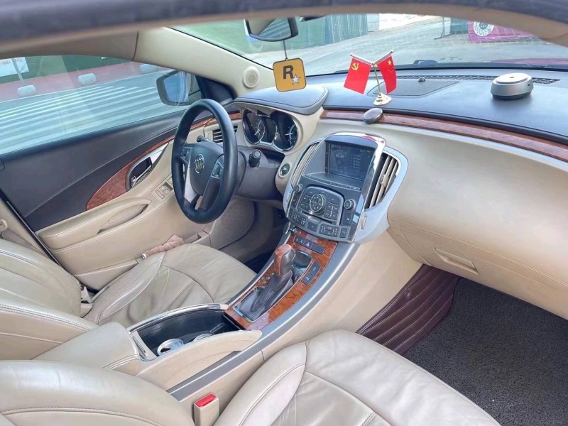 东营10年别克君越6